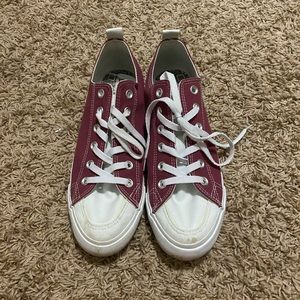 mississippi state converse-like shoes
